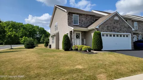 800 Fieldstone Trl, Easton, PA 18040