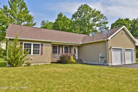 15 Mountain Dr, Mount Pocono, PA 18344