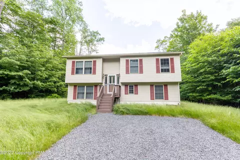 56 Lyman Ln, Clifton Township, PA 18424