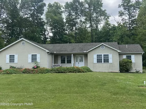 2041 Lake Minsi Dr, Bangor, PA 18013