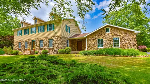 63 Conyngham Crest Dr, Sugarloaf, PA 18249