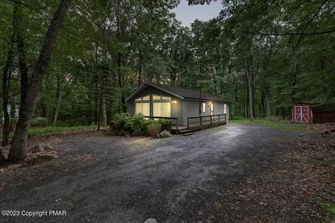 167 Sunlight Dr, Henryville, PA 18332