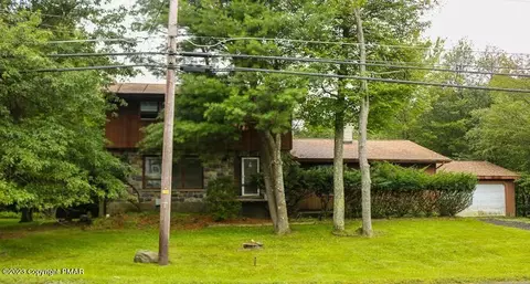 9044 Idlewild Dr, Tobyhanna, PA 18466