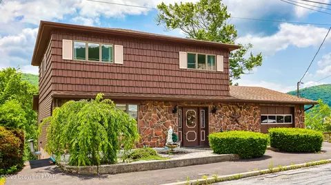158 E Columbus Ave, Nesquehoning, PA 18240