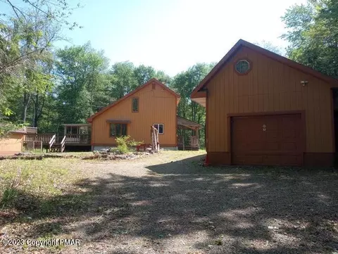 66 Totem Pole Trl, Gouldsboro, PA 18424