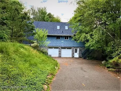 139 Powderhorn Dr, Long Pond, PA 18334
