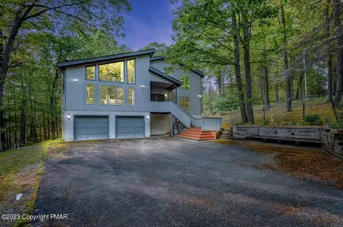 119 Rock Spring Dr, Greentown, PA 18426