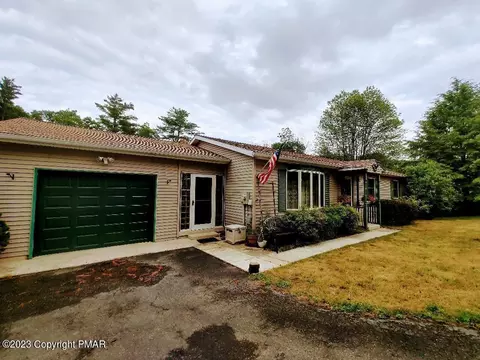122 Hilltop Dr, Kunkletown, PA 18058