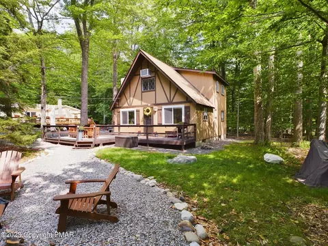 136 Tomhickon Trl, Pocono Lake, PA 18347