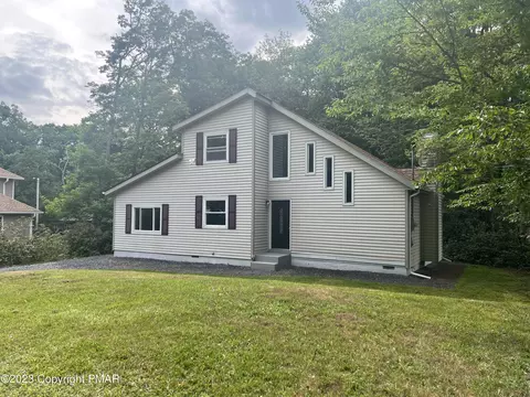 327 Coach Rd, Tobyhanna, PA 18466