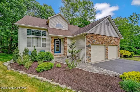 696 White Oak Rd, Cresco, PA 18326