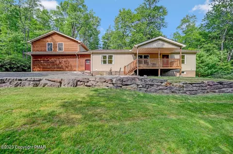 33 Black Bear Rd, Albrightsville, PA 18210