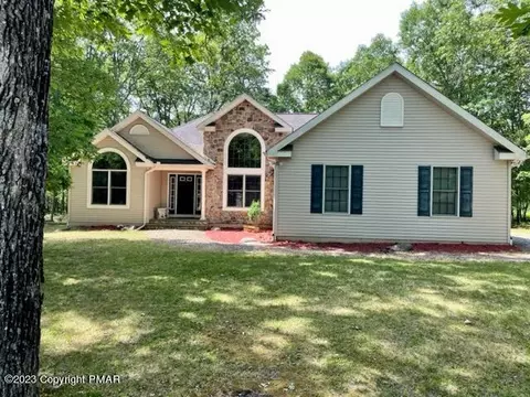 215 Swartsburo Dr, Tamiment, PA 18371