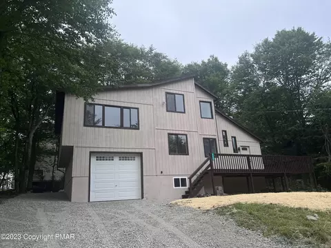 9492 Juniper Dr, Tobyhanna, PA 18466
