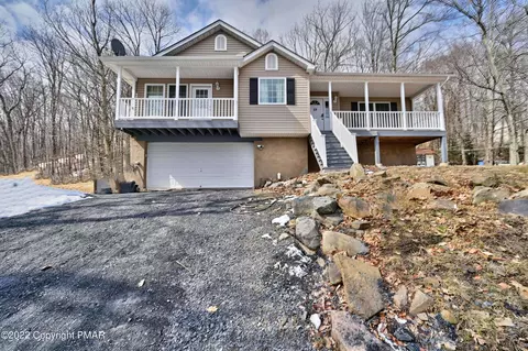 29 Brunswick Dr, Mount Pocono, PA 18344
