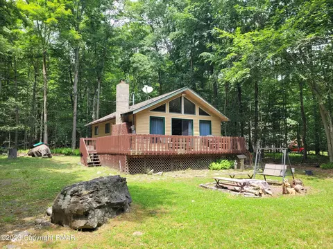 115 Lake Dr W, Clifton Township, PA 18424