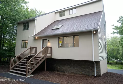 685 Mountain Rd, Blakeslee, PA 18610