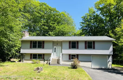 108 Remington Cir, Tobyhanna, PA 18466