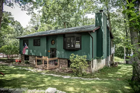 12416 Mountain Laurel Dr, East Stroudsburg, PA 18302