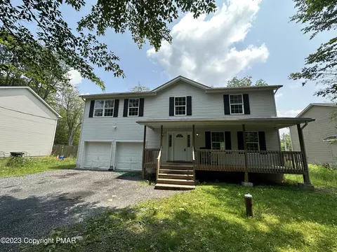 1166 Chickadee Dr, Pocono Summit, PA 18346