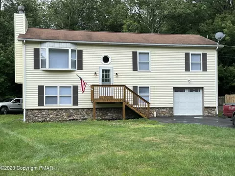 1190 Thunder Dr, Pocono Summit, PA 18346