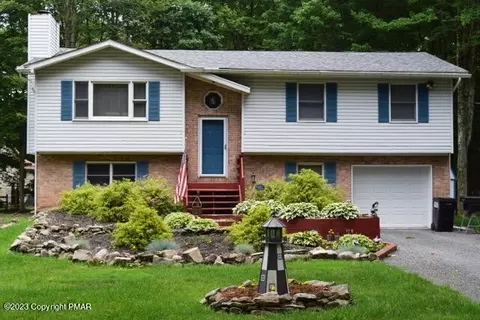 220 Scotch Pine Dr, Pocono Summit, PA 18346