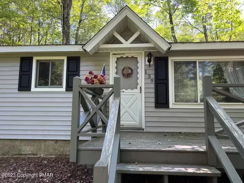 139 Moccasin Trl, Pocono Lake, PA 18347