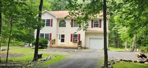 310 Whipporwill Dr, Bushkill, PA 18324 photo 1
