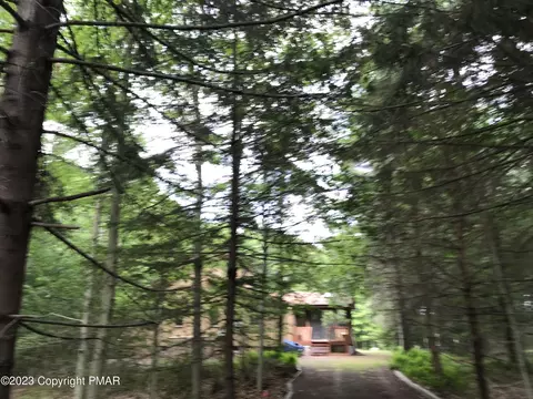 180 Delbert Dr, Gouldsboro, PA 18424