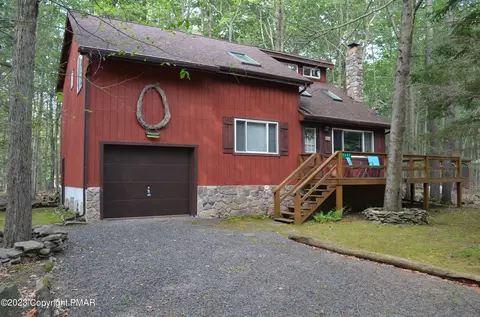 7137 Winnebago Dr, Pocono Lake, PA 18347
