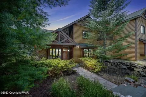 20 Woodsbluff Ct, Lake Harmony, PA 18624