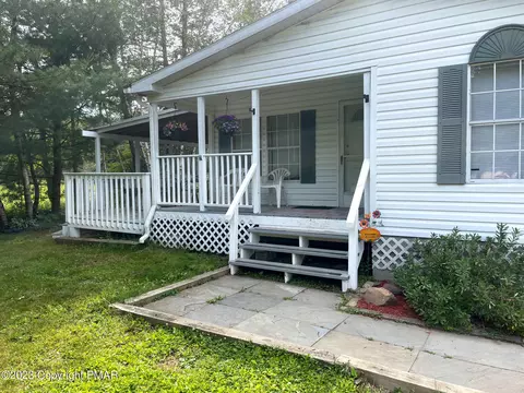 104 Tekiri Ln, Long Pond, PA 18334
