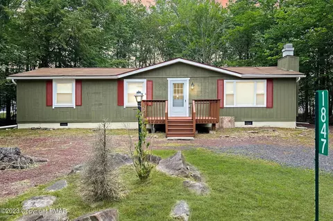 1847 Shadyside Dr, Tobyhanna, PA 18466