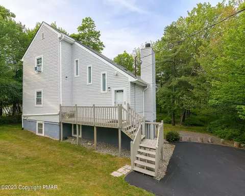 1139 Clover Rd, Long Pond, PA 18334