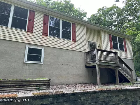 102 Samantha Ln, Shohola, PA 18458