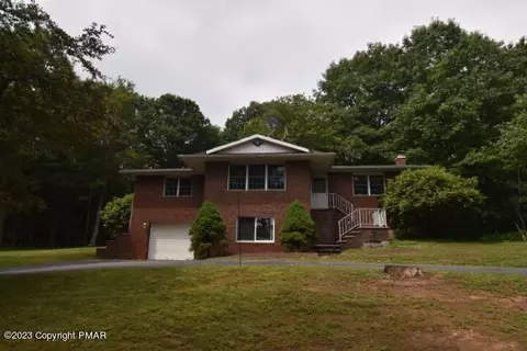 1612 W Mountain Lake Dr, Bear Creek, PA 18702