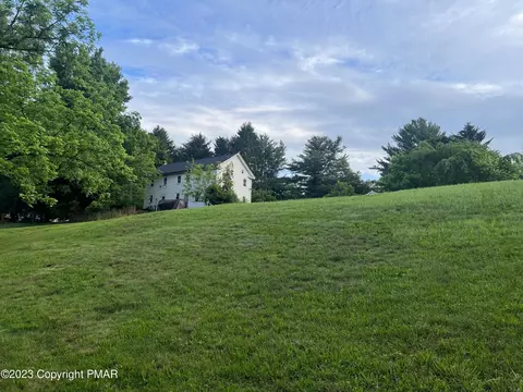 824 Gilbert Rd, Effort, PA 18330