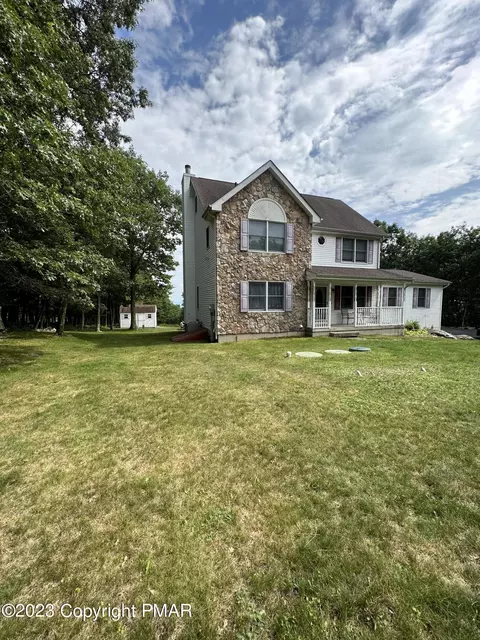 75 Oak Ridge Dr, Albrightsville, PA 18210