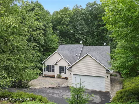 2615 Majestic Ct, East Stroudsburg, PA 18302
