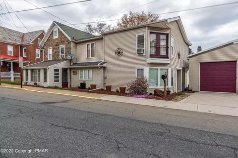 165 Garibaldi Ave, Roseto, PA 18013
