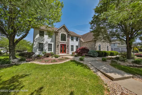 14 Surrey Dr, Easton, PA 18045