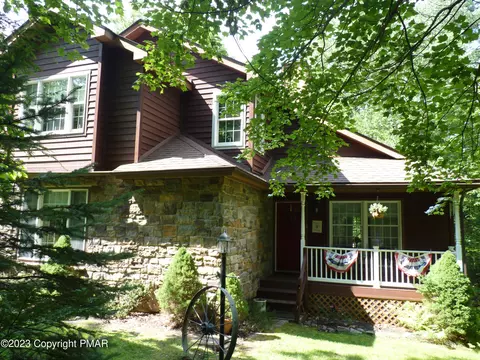 323 Moseywood Rd, Lake Harmony, PA 18624