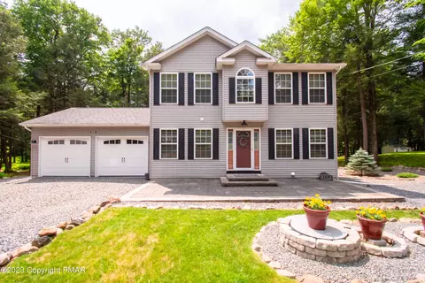 15 Lakeside Ln, Albrightsville, PA 18210