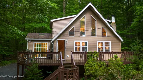 105 Flo Ct, Pocono Lake, PA 18347