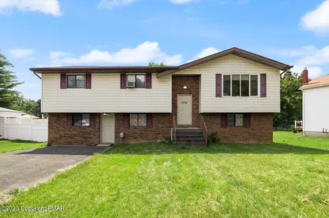 2258 Clearview Dr, East Stroudsburg, PA 18302