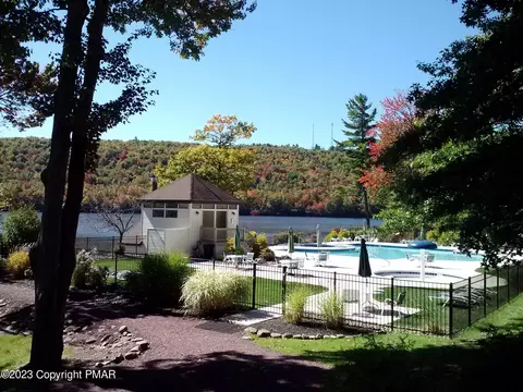 25 Midlake 102 Dr, Lake Harmony, PA 18624