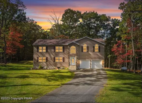 2414 Sunlight Ct, Henryville, PA 18332