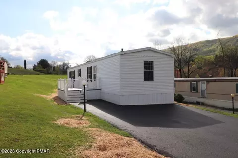 41 Hillside Pl, Kunkletown, PA 18058