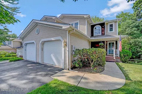 712 Garnet Ln, East Stroudsburg, PA 18301