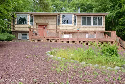128 Charles Court Rd, Brodheadsville, PA 18322